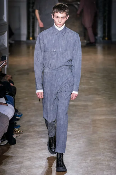 Look 12